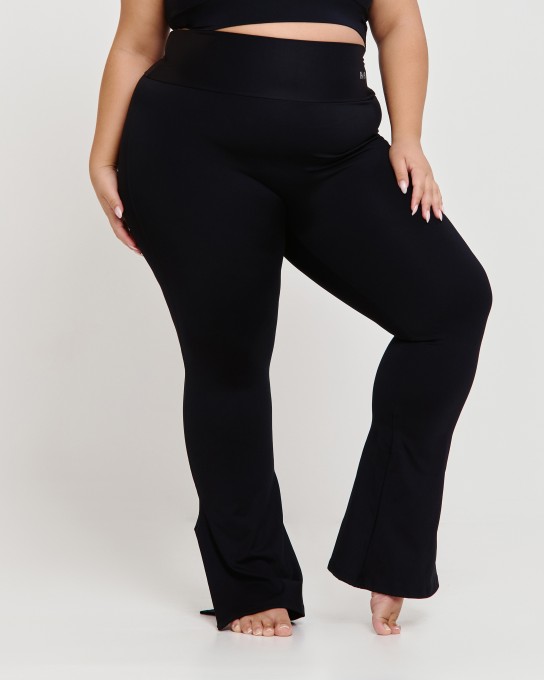 Calça Flare com Fenda Lateral Plus Size Preto - Power Fit