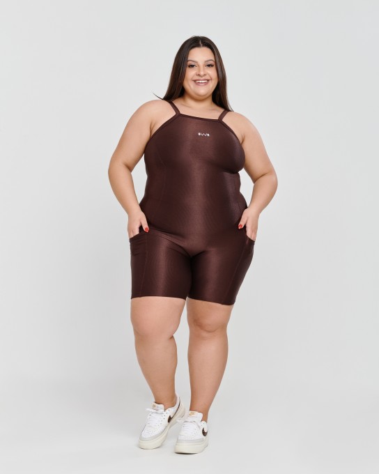 Macaquinho Canelado com Bolso Plus Size Dark Oak