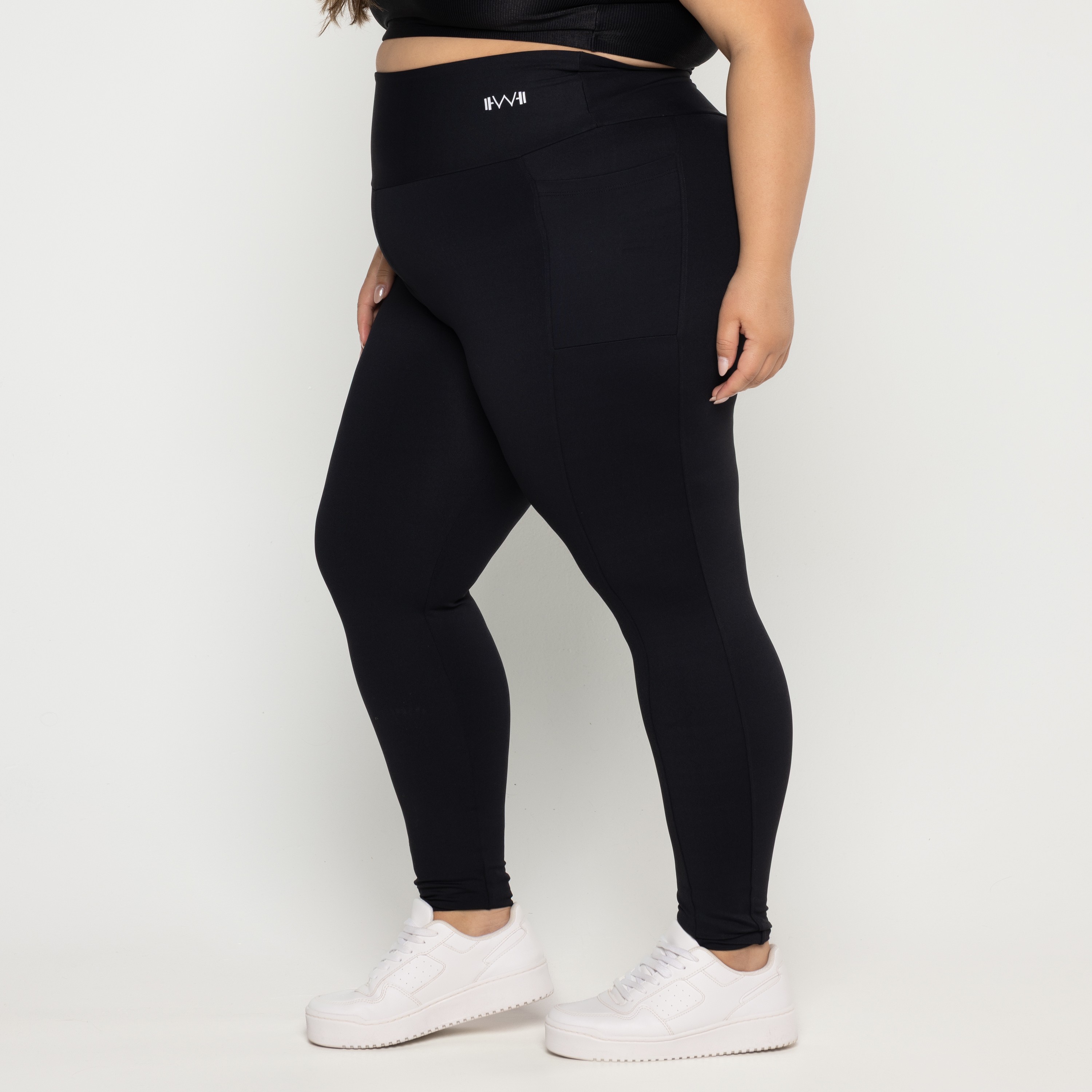 Calça com Bolso Lateral Plus Size Preto - Power Fit