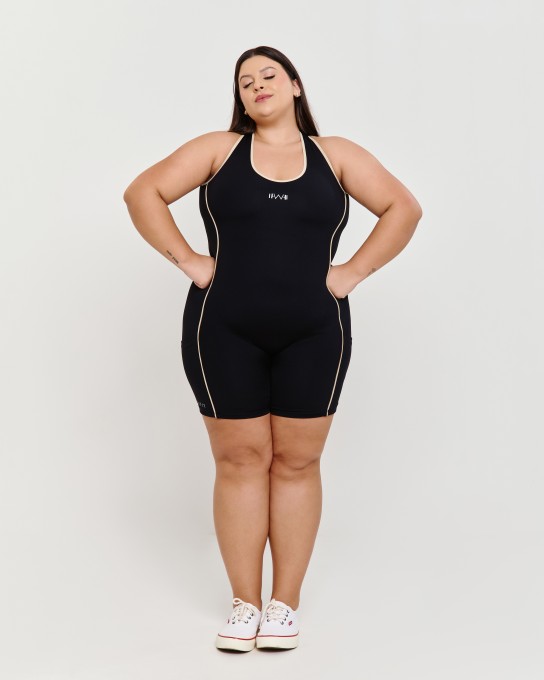 Macaquinho Vivo Motions com Bolso Plus Size Preto