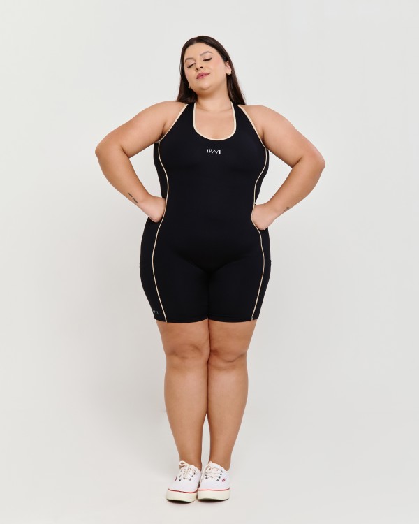 Macaquinho Vivo Motions com Bolso Plus Size Preto