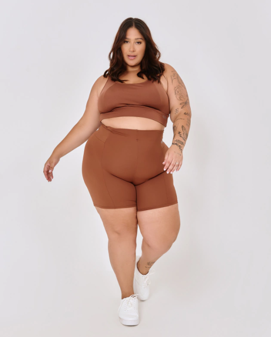 Short Recortes Plus Size Marrom