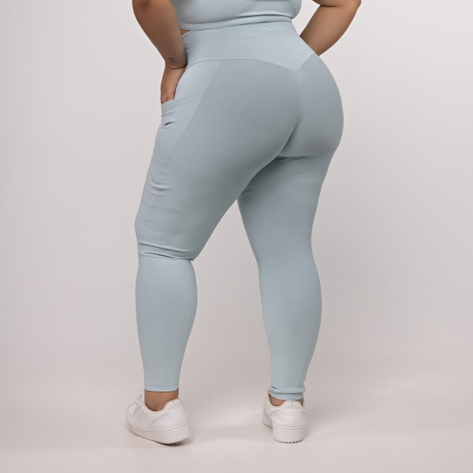 Calça Legging Plus Size Canelada com Bolso