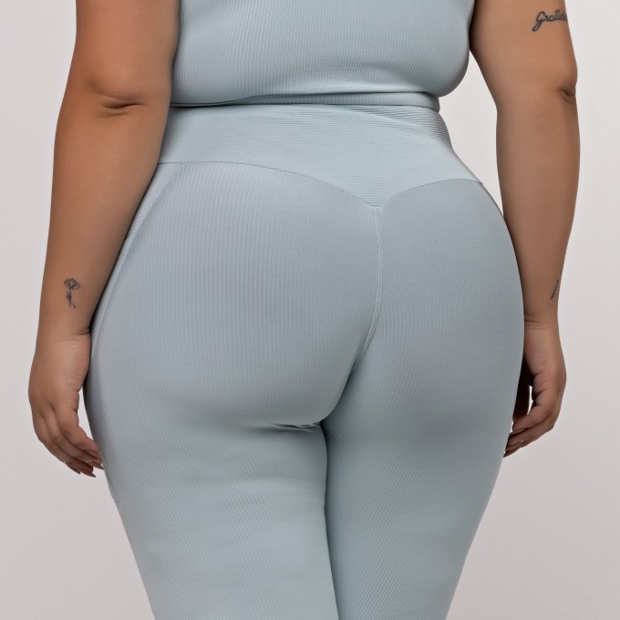 Calça Legging Plus Size Canelada com Bolso