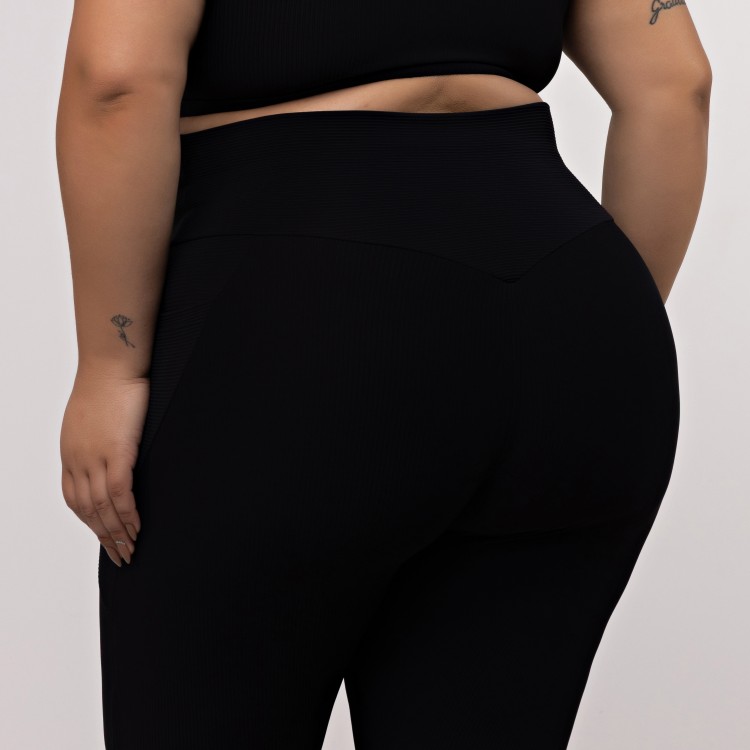 Calça Legging Plus Size Canelada com Bolso