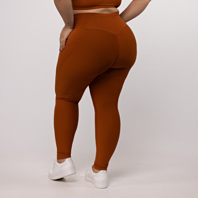 Calça Legging Plus Size Canelada com Bolso