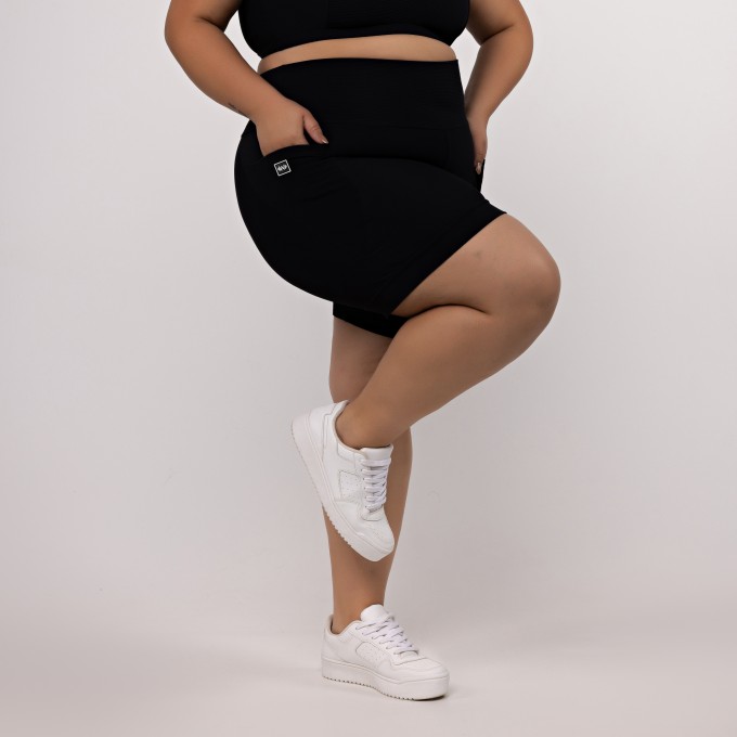 Bermuda Canelada Plus Size com Bolso