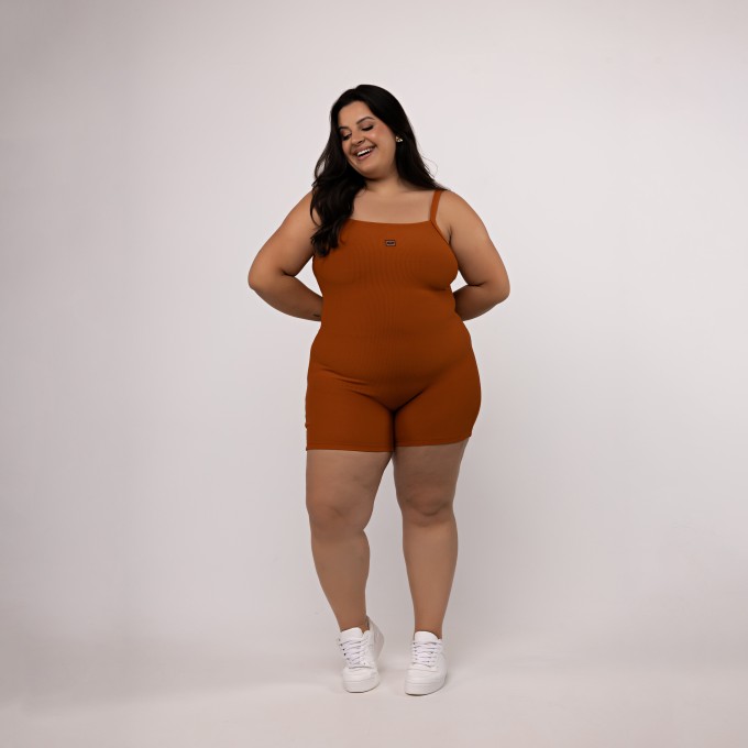 Macaquinho Canelado Alcinha Plus Size