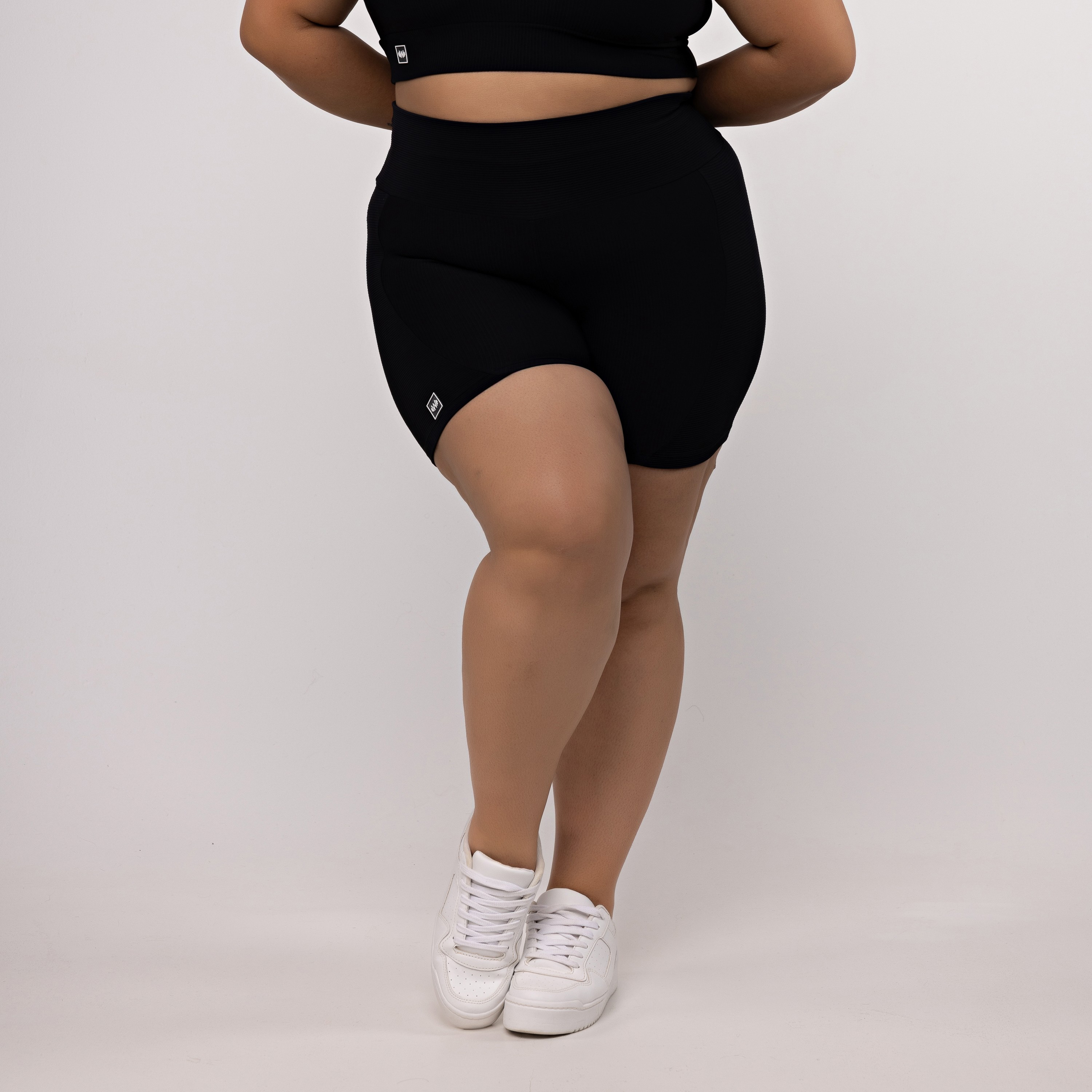 Short Canelado Recorte Plus Size