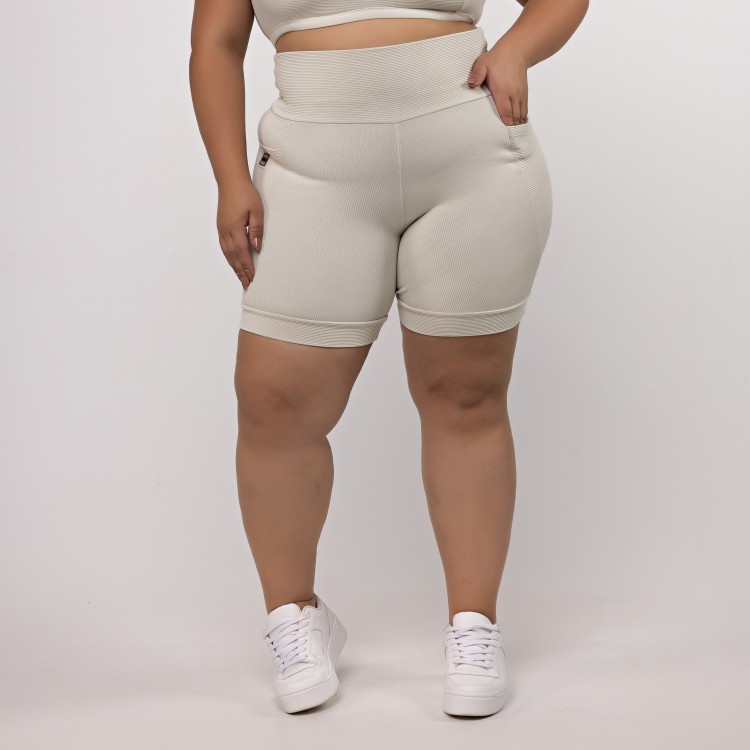 Bermuda Canelada com Bolso Plus Size